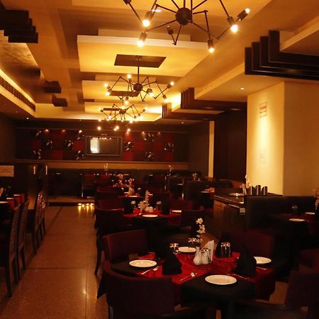 Hotel Parbhat Inn Panchkula Esterno foto