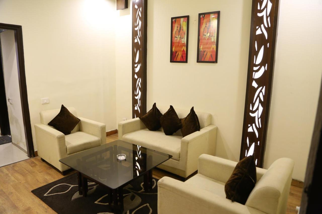 Hotel Parbhat Inn Panchkula Esterno foto